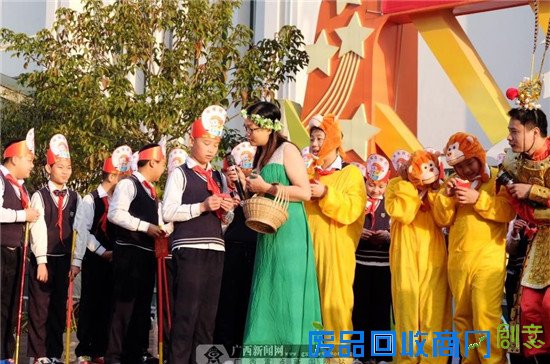 广西南宁春光灿烂新学年“文明红包”红遍校园