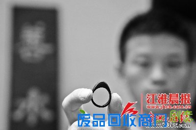 木艺的设计制作是一件耗时耗力的事情，这是三生其中一件作品。