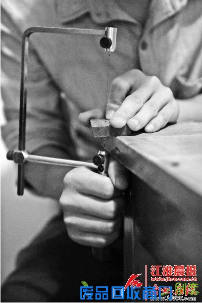 三生的设计作品源于自己的生活，从生活中汲取灵感，再通过自己的双手去精心塑造出来。