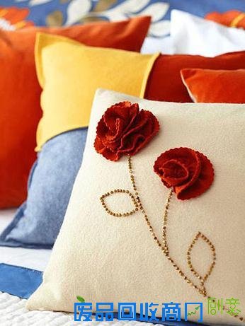  不织布DIY蔷薇抱枕 将卧室装点出灵动之美 