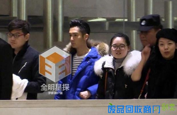 盛一伦邀众美女吃夜宵 妹妹现身照片曝光