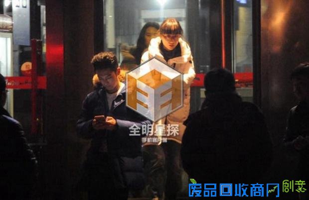 盛一伦邀众美女吃夜宵 妹妹现身照片曝光