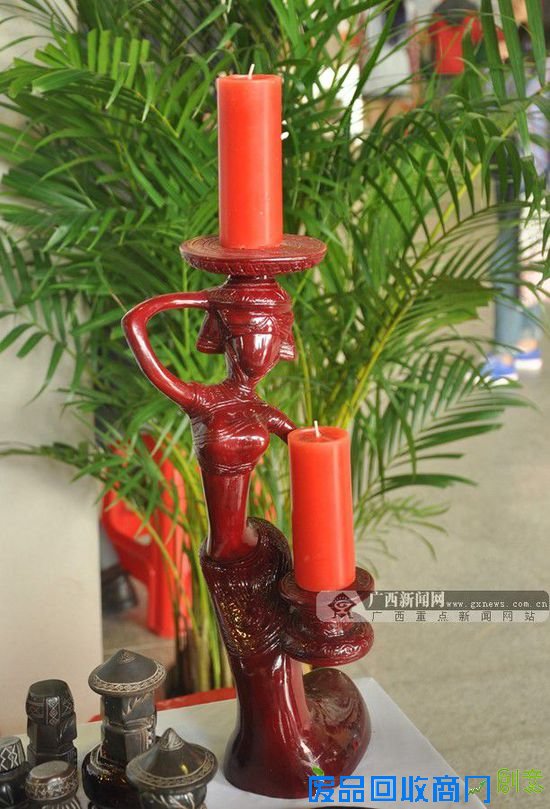 手工制作的树脂烛台。广西新闻网记者