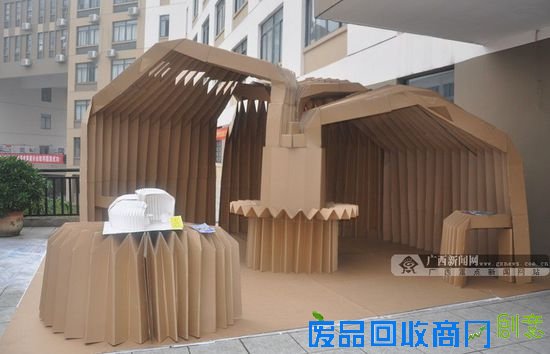 瓦楞纸搭建的《绽放》展馆。广西新闻网记者
