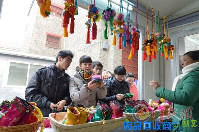 襄阳手工达人北街开店 推广“非遗”民俗制品