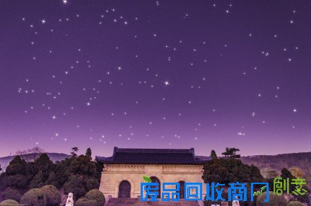 超美！网友南京中山陵拍摄流星照片