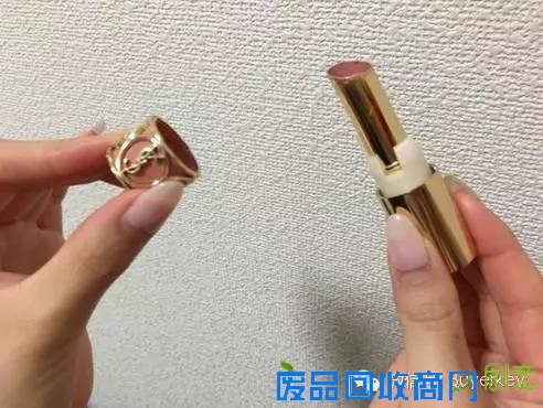 YSL唇膏用完了千万别扔：1秒钟变身华丽首饰！