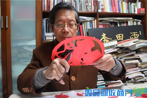 剪纸：金猴献瑞