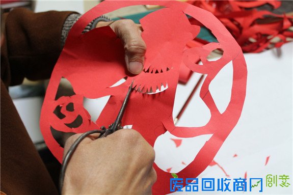 剪纸：金猴献瑞