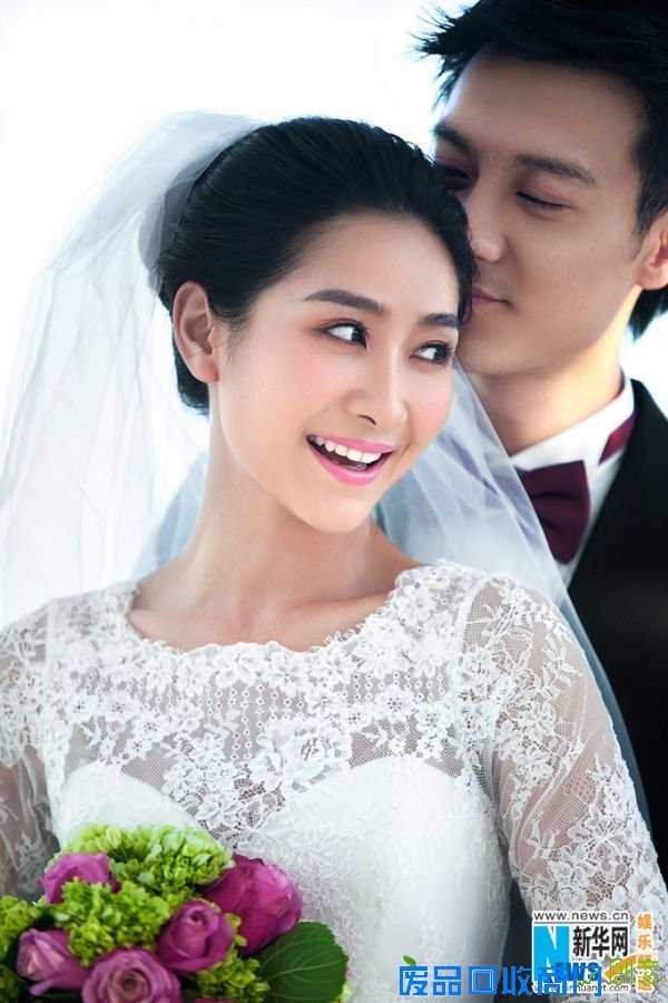 陶昕然何建泽婚纱照:唯美浪漫显柔情蜜意