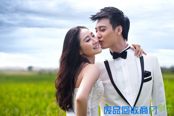陶昕然何建泽婚纱照曝光 唯美浪漫尽显柔情蜜意