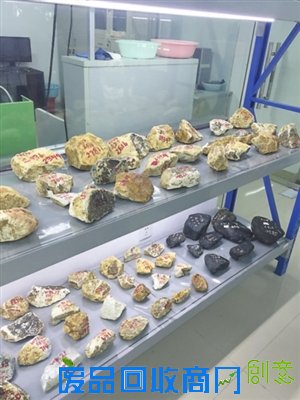 珠宝实体店出新招：现场原石开给你看