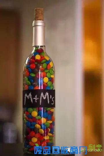 酒瓶做成的手工艺品，一定让你后悔以前把酒瓶扔掉