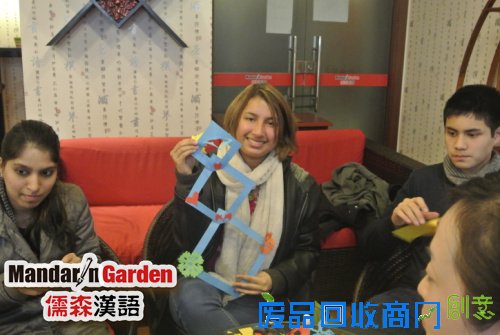 上海儒森汉语学校外国学员剪纸活动