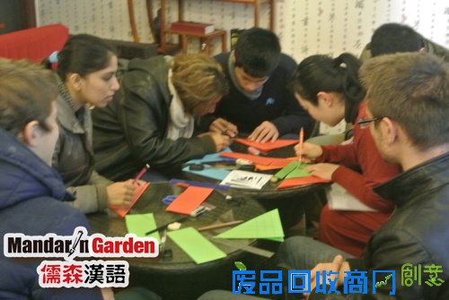 上海儒森汉语学校外国学员剪纸活动
