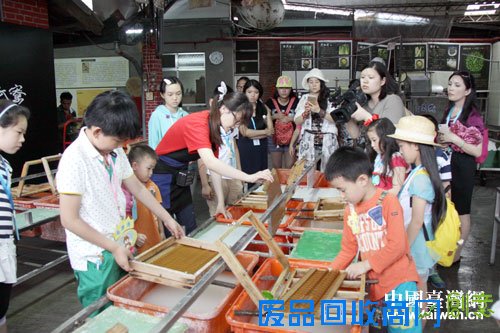 在南投县广兴纸寮体验自己做纸的乐趣 在南投县广兴纸寮体验自己做纸的乐趣