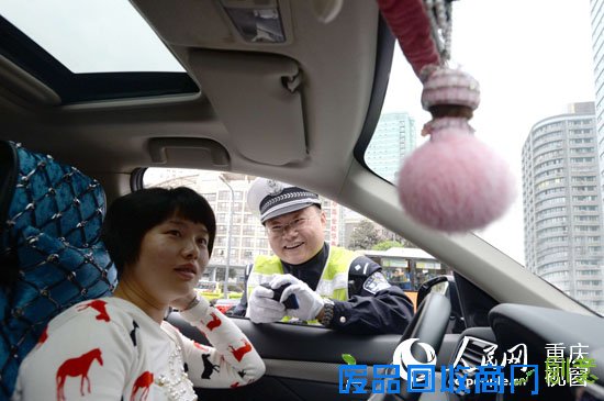 马路上的“叨叨唐僧”