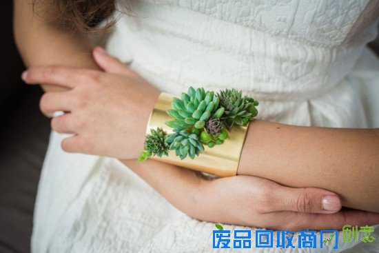 神奇!植物首饰热卖珠宝界 边戴边生长(组图)