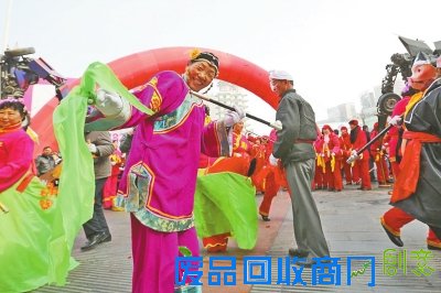 民俗闹春银月俏 元宵为年画句号 在欢声笑语中感受民俗
