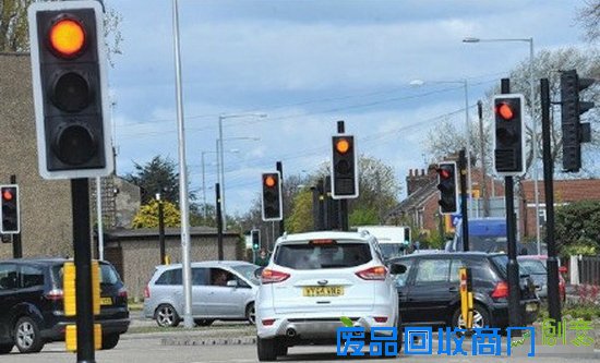 车坛囧事:车友嘴翻天 4S店试车像遛狗