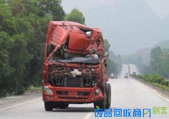 车坛囧事:车友嘴翻天 4S店试车像遛狗