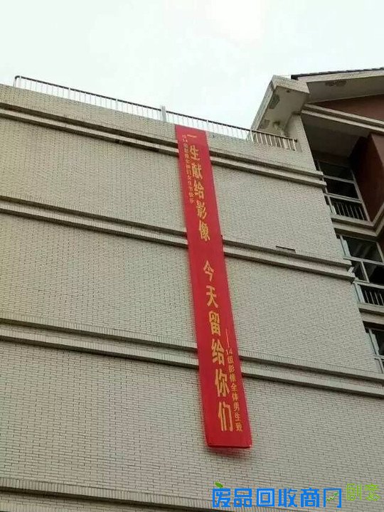 重庆高校女生节创意横幅大比拼！亮瞎你的双眼！