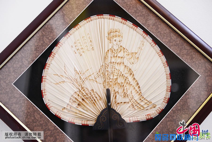 新会葵艺有1600年历史，融会了编织、绣花、绘画、印花等工艺，文化底蕴深厚。中国网图片库 关煜柔/摄