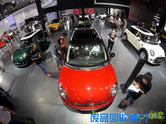 2015重庆车展 美女豪车令人目不暇接