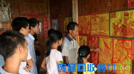 贵州侗族汉子剪纸庆祝抗战胜利70周年