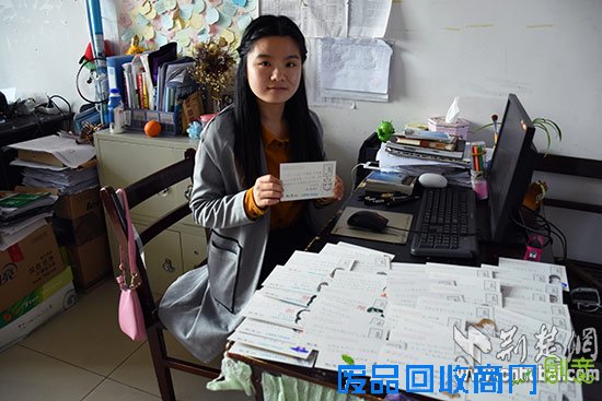 90后辅导员手绘百张明信片赠学生(图)