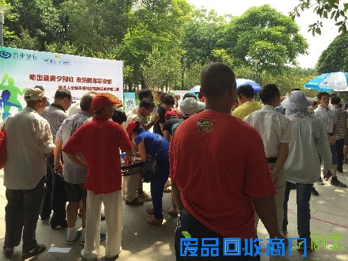 社区趣味运动会 居民嗨翻天