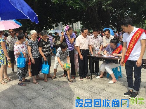 社区趣味运动会 居民嗨翻天