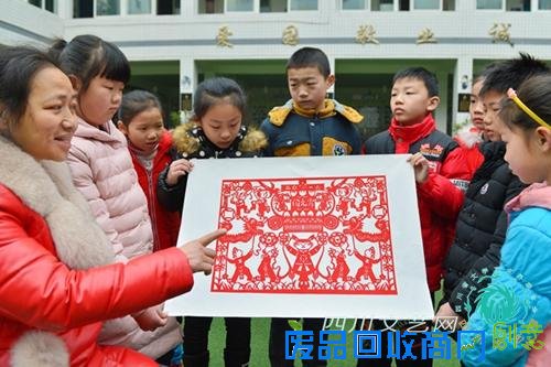 广安：师生剪纸迎元宵