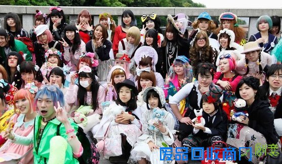 怪诞时尚生态圈 街拍日本囧人雷事