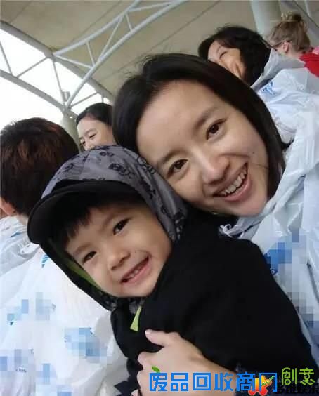 盘点娱乐圈中母子似姐弟的明星