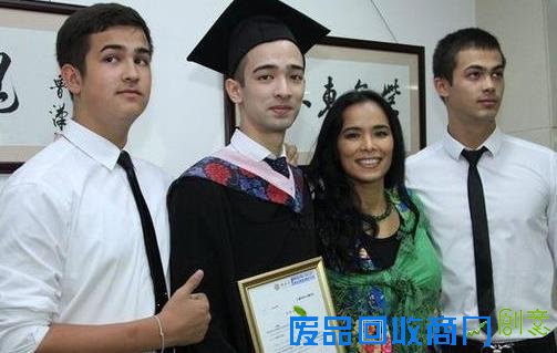 盘点娱乐圈10大悲苦的单亲妈妈