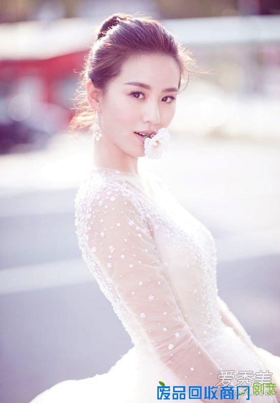 吴奇隆刘诗诗婚纱照首曝光 深情对视唯美浪漫 刘诗诗婚纱照