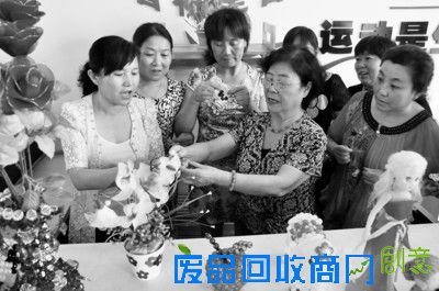 5月26日，合肥市庐阳区桃花园社区开展主题为“巧手学编织