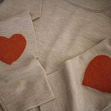 怎样使用羊毛毡？手工心形羊毛毡改造毛衣制作教程图解