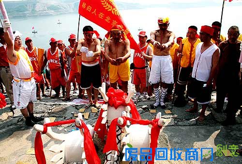 龙舟赛前祭屈原