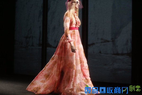 复古又诗意的Gucci 让小S和张雨绮都爱得不行