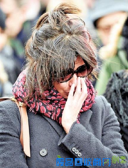 苏菲玛索泣别导演前夫 现身葬礼悲伤落泪(图）