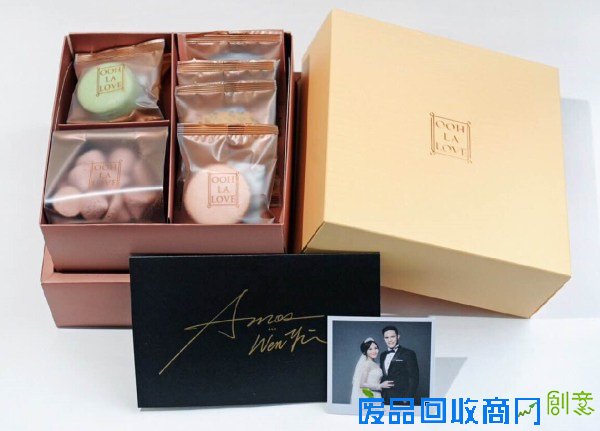 梁文音曝喜讯婚纱照曝光 传统服装重达5公斤