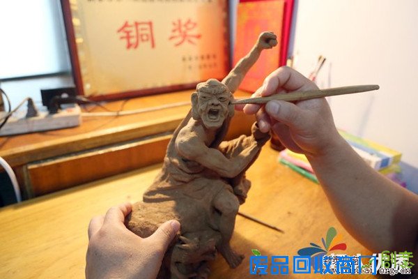巧手捏泥人 惟妙惟肖让人爱不释手