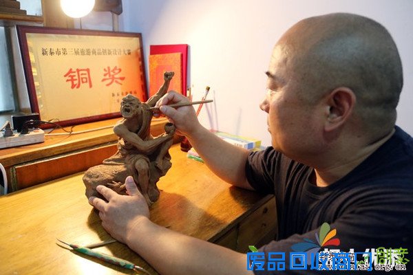 巧手捏泥人 惟妙惟肖让人爱不释手