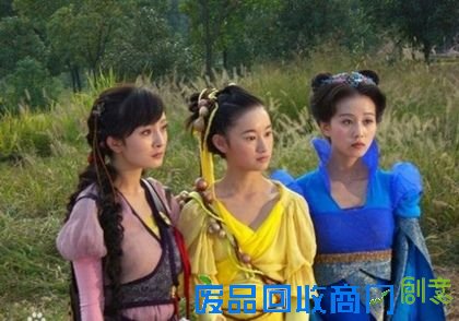 美女扎堆拍照杨幂唐嫣合照 明星证件照看真假天生丽质人民快报网