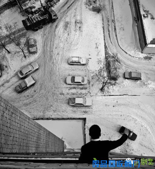 她用海浪，拍了一幅纯白唯美的婚纱照，美哭了