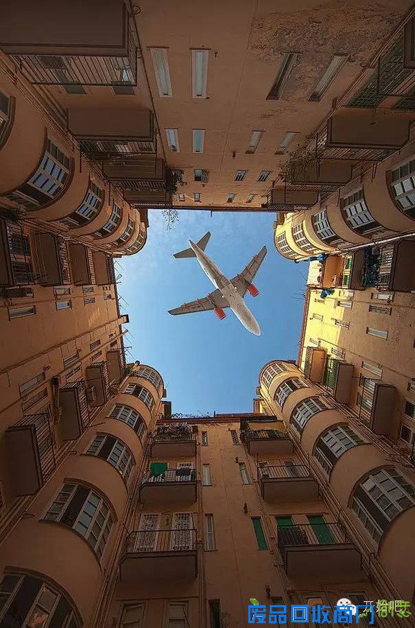 她用海浪，拍了一幅纯白唯美的婚纱照，美哭了