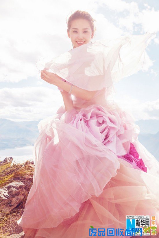 吴奇隆刘诗诗最新婚纱照曝光 山顶浪漫拥吻