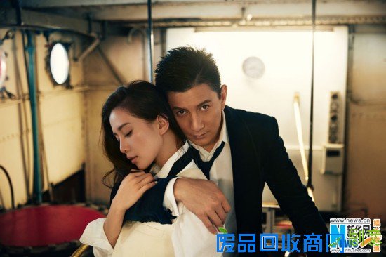 吴奇隆刘诗诗最新婚纱照曝光 山顶浪漫拥吻